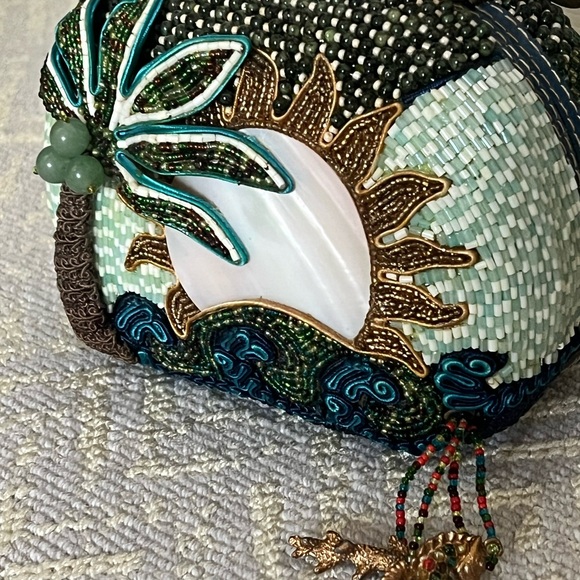 Handcrafted Mary Frances Beaded Handbag - Picture 4 of 6